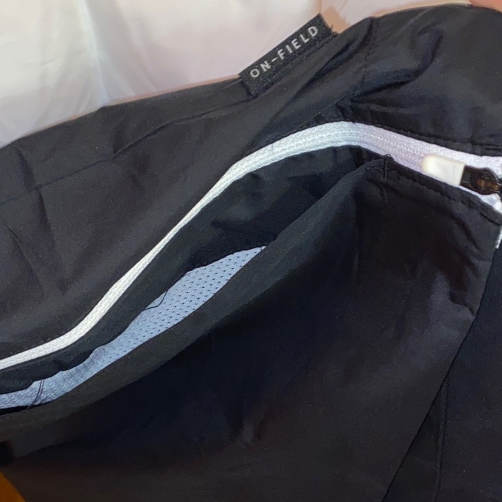 Iowa Hawkeyes Nike Half Zip Lightweight Coaches Jacket in Black & White - Picture 5 of 5